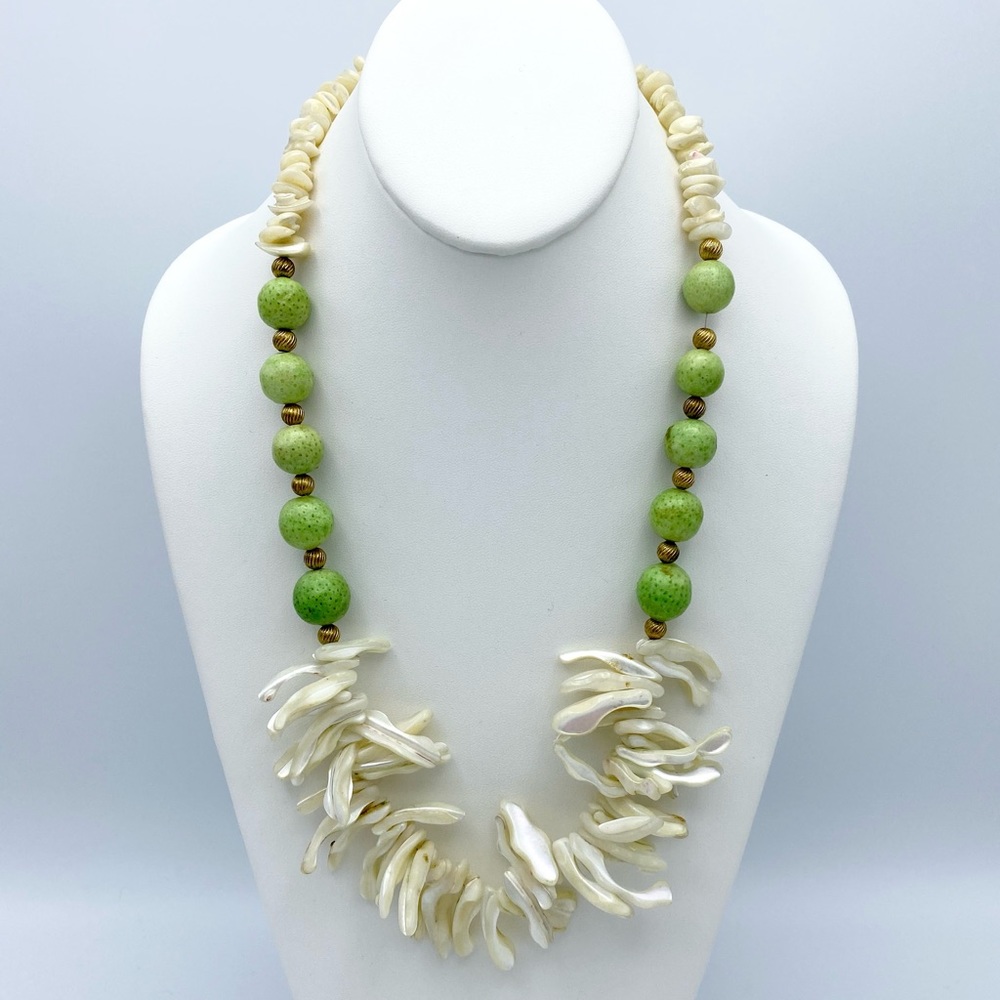 Vintage Mother of Pearl Green Bead Statement Nckl